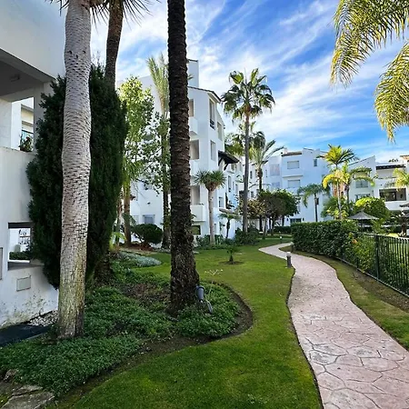 Costalita Beachside Two Bedroom Эстепона